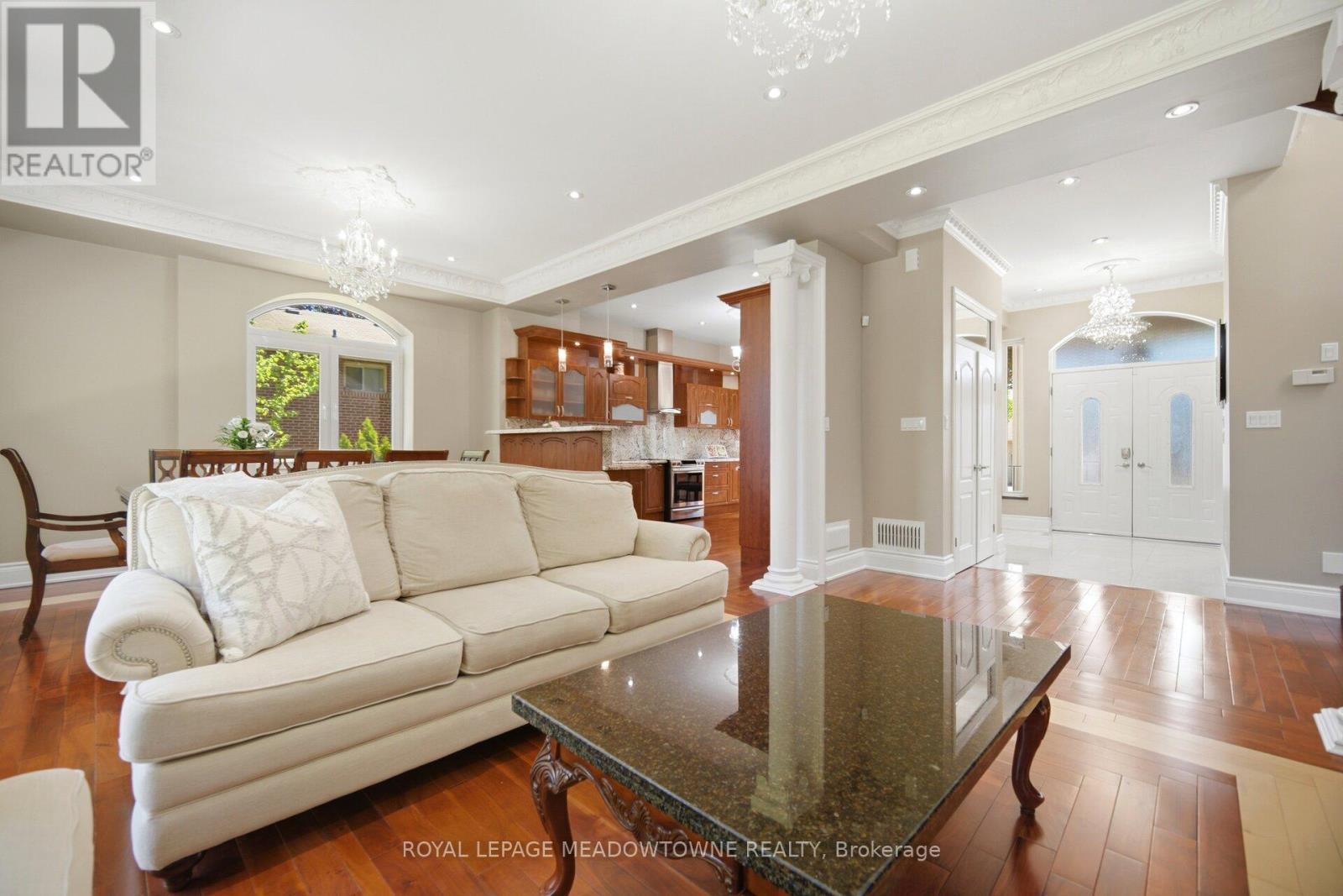 












2 THE KEANEGATE STREET

,
Toronto,




Ontario
M9B2B4

