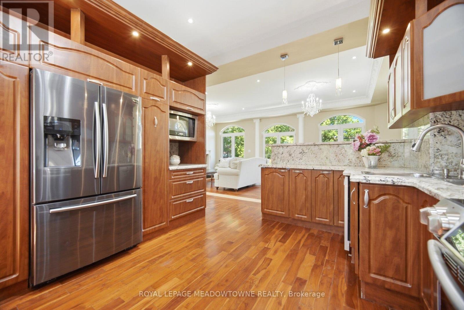 












2 THE KEANEGATE STREET

,
Toronto,




Ontario
M9B2B4

