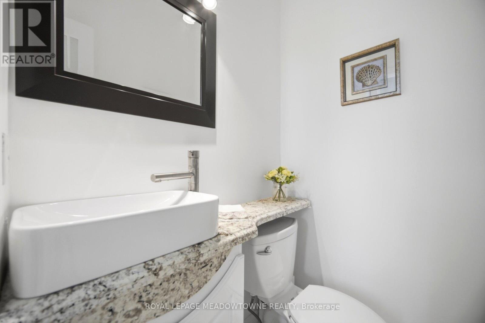 












2 THE KEANEGATE STREET

,
Toronto,




Ontario
M9B2B4


