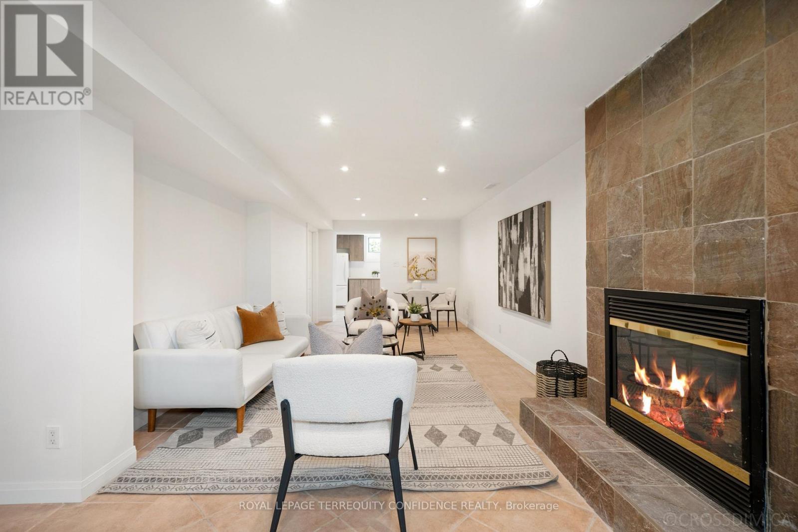 












71 PACHINO BOULEVARD

,
Toronto,




Ontario
M1R4J8

