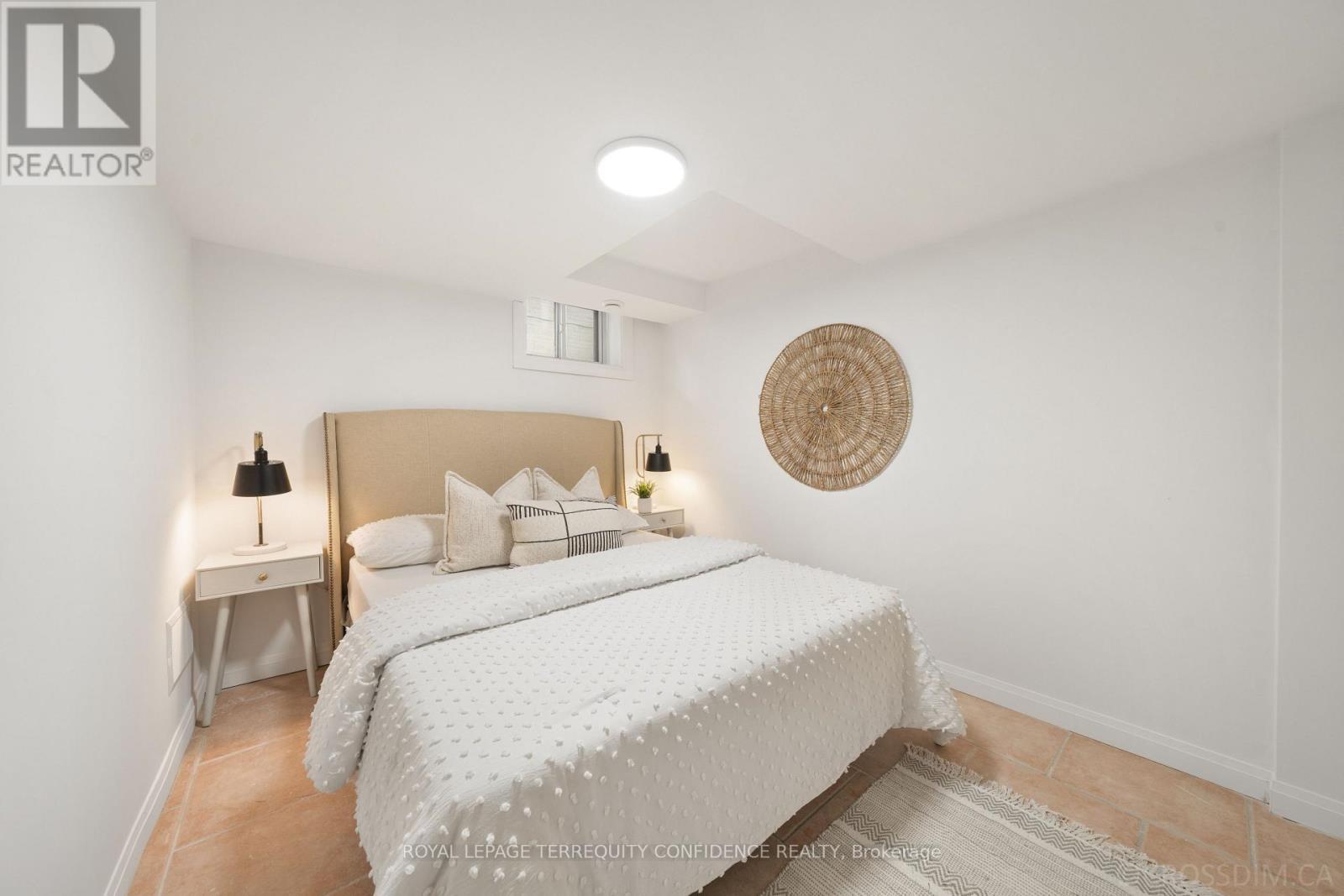 












71 PACHINO BOULEVARD

,
Toronto,




Ontario
M1R4J8


