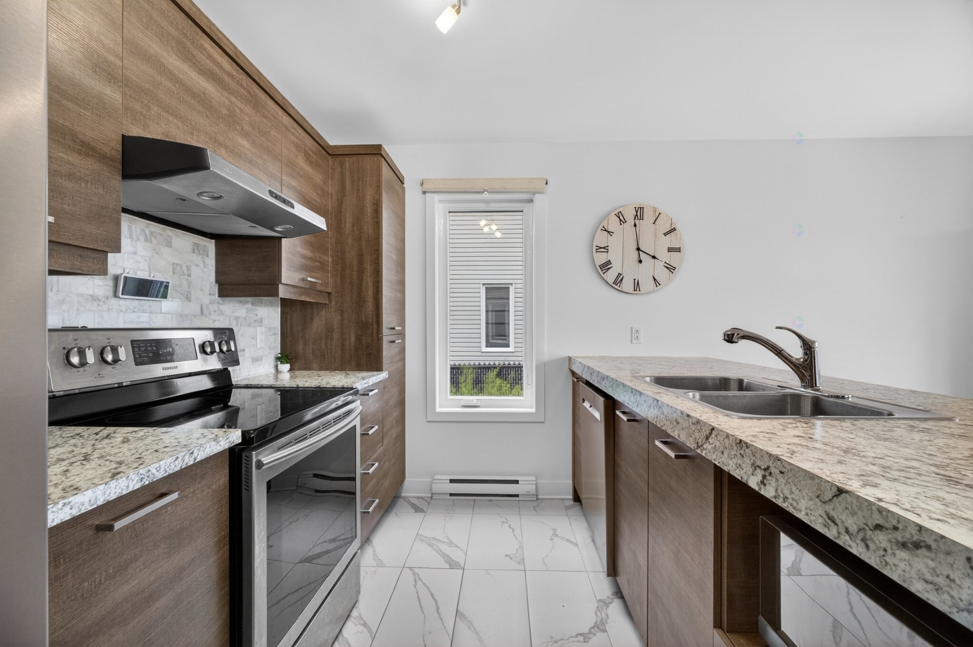 









877


Rue des Coccinelles

,
Saint-Lazare,




QC
J7V0P8

