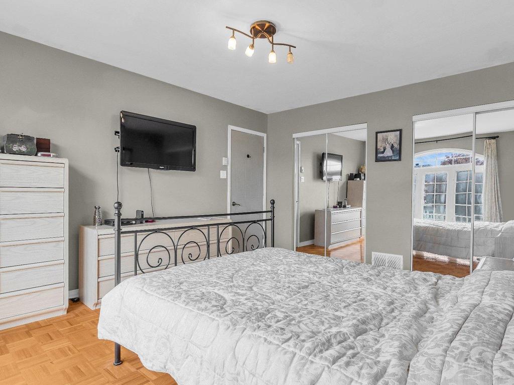 









18748


Rue Meloche

,
Pierrefonds-Roxboro (Montréal),




QC
H9K1N8

