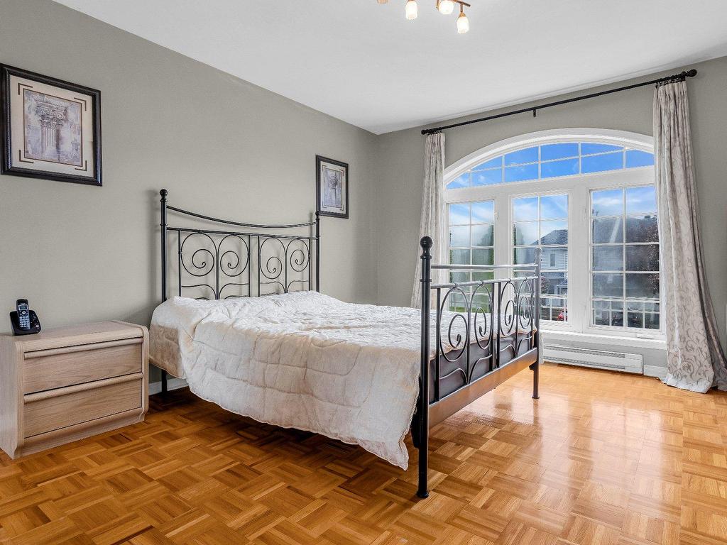 









18748


Rue Meloche

,
Pierrefonds-Roxboro (Montréal),




QC
H9K1N8

