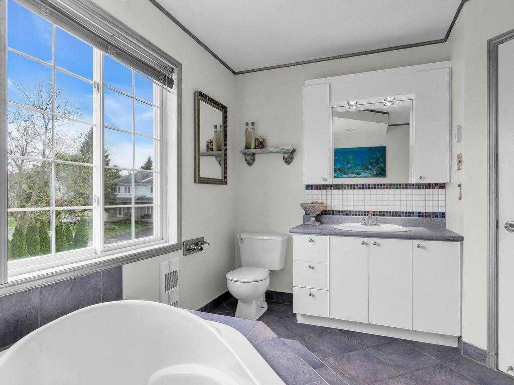 









18748


Rue Meloche

,
Pierrefonds-Roxboro (Montréal),




QC
H9K1N8


