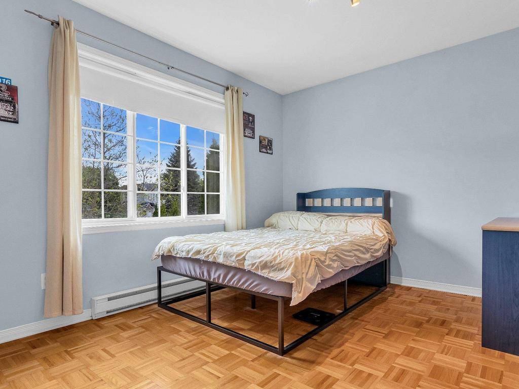 









18748


Rue Meloche

,
Pierrefonds-Roxboro (Montréal),




QC
H9K1N8

