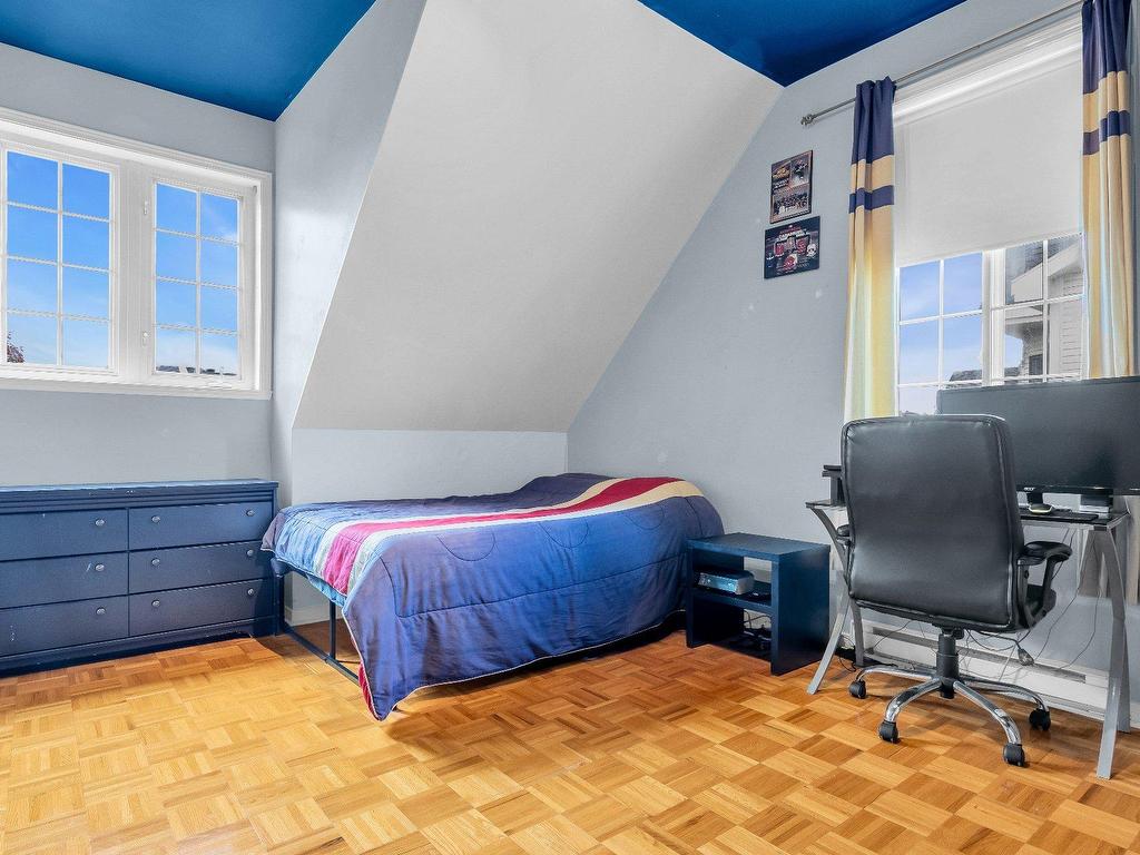 









18748


Rue Meloche

,
Pierrefonds-Roxboro (Montréal),




QC
H9K1N8

