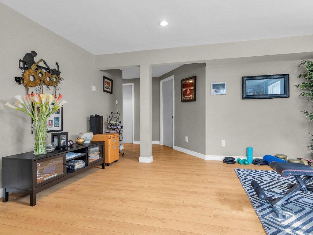 









18748


Rue Meloche

,
Pierrefonds-Roxboro (Montréal),




QC
H9K1N8

