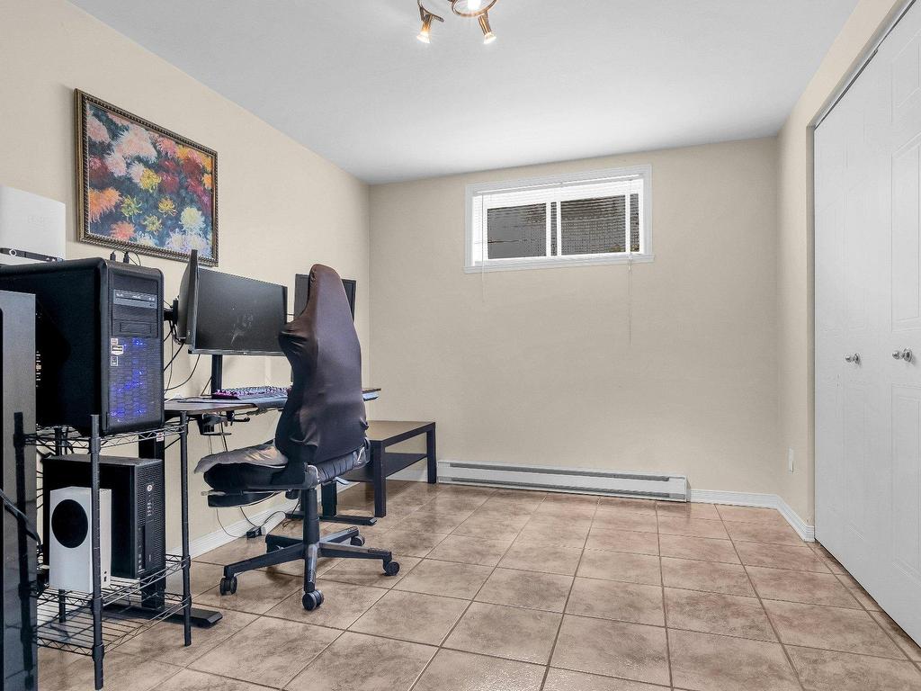 









18748


Rue Meloche

,
Pierrefonds-Roxboro (Montréal),




QC
H9K1N8

