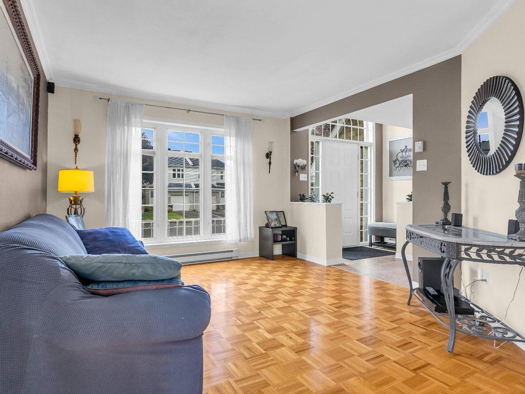 









18748


Rue Meloche

,
Pierrefonds-Roxboro (Montréal),




QC
H9K1N8

