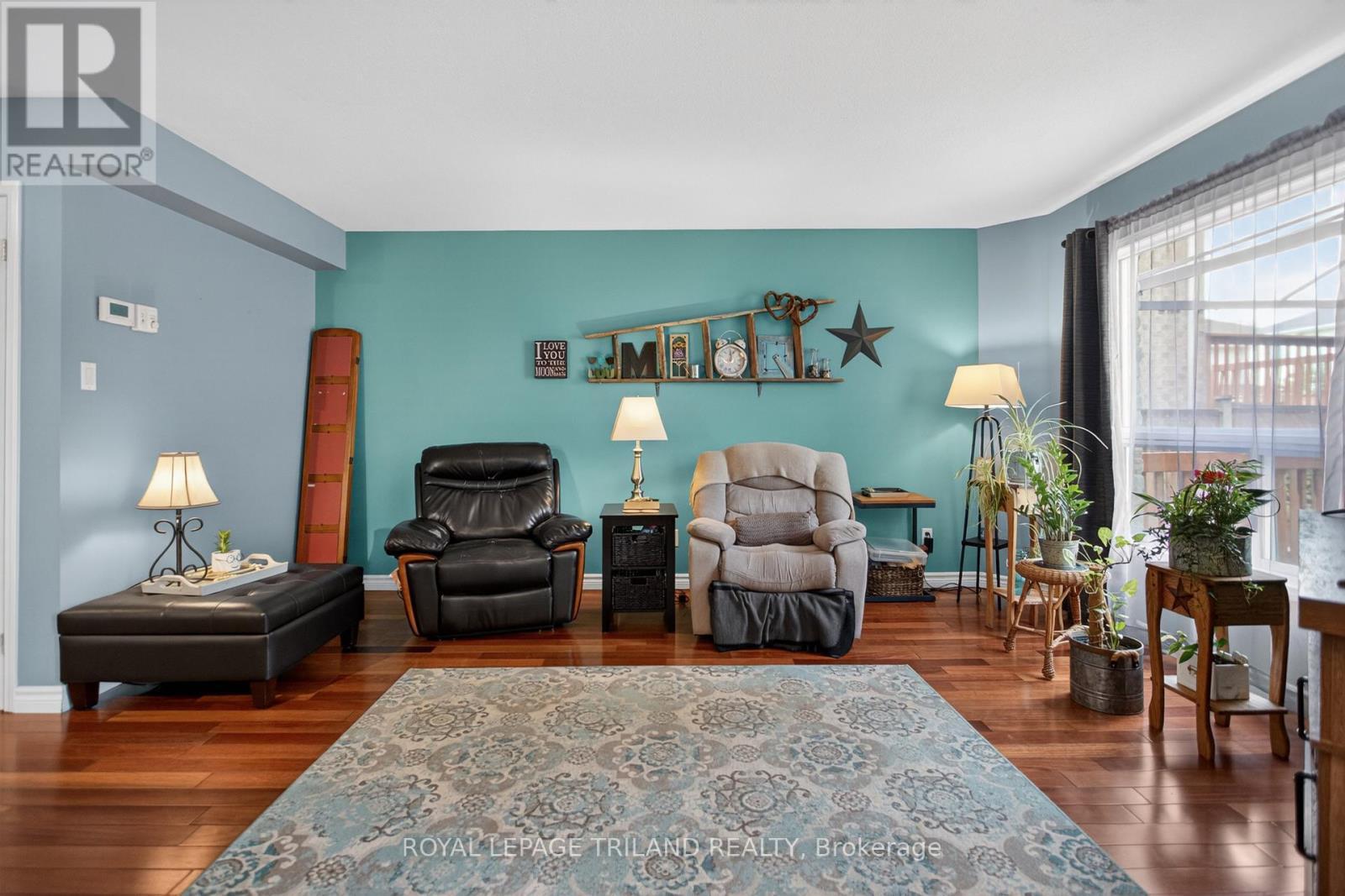 












307 JENSEN ROAD

,
London East (East D),




Ontario
N5V4X3

