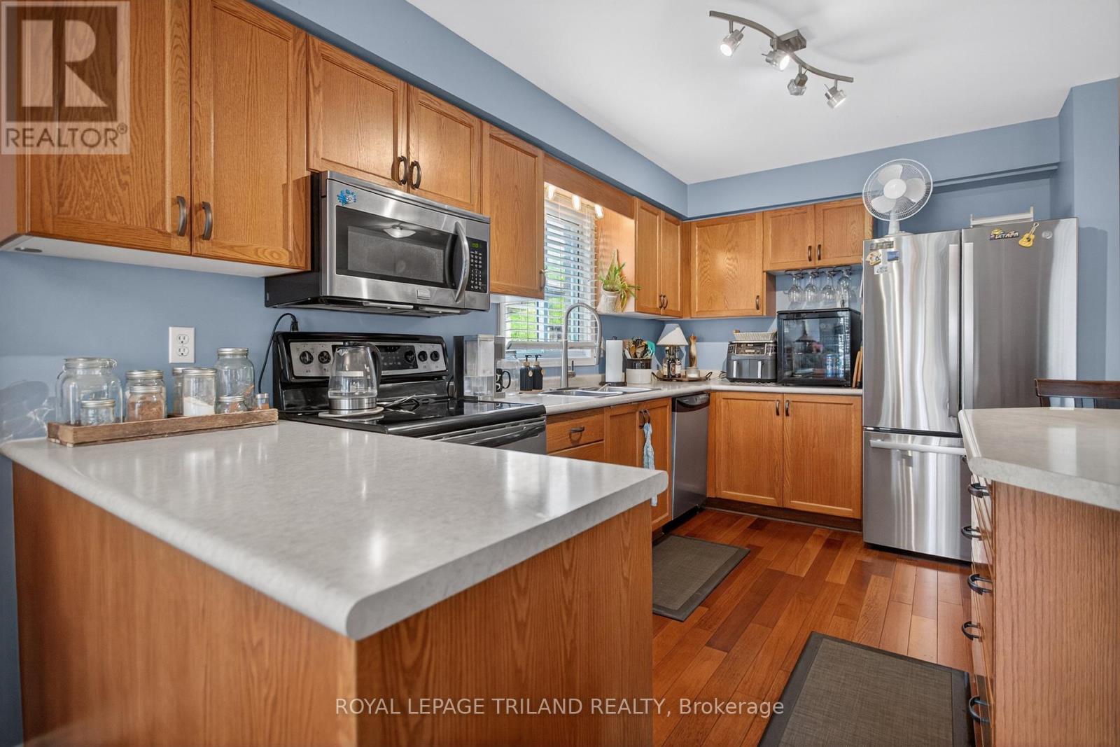 












307 JENSEN ROAD

,
London East (East D),




Ontario
N5V4X3

