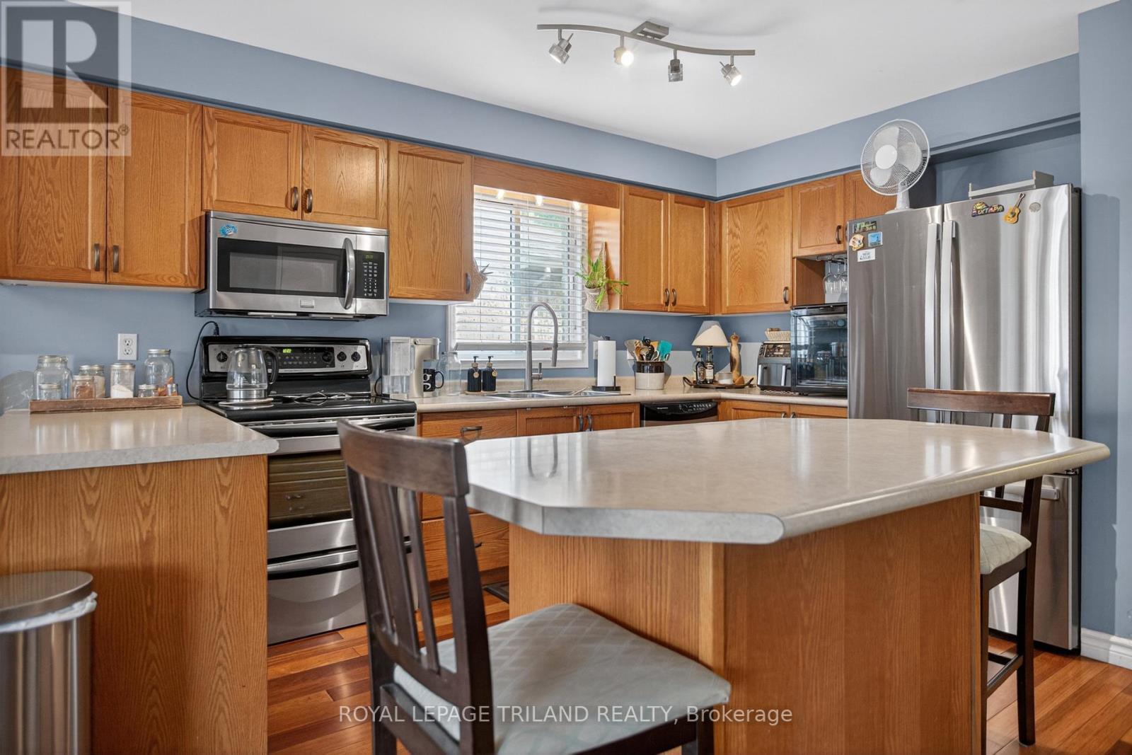 












307 JENSEN ROAD

,
London East (East D),




Ontario
N5V4X3

