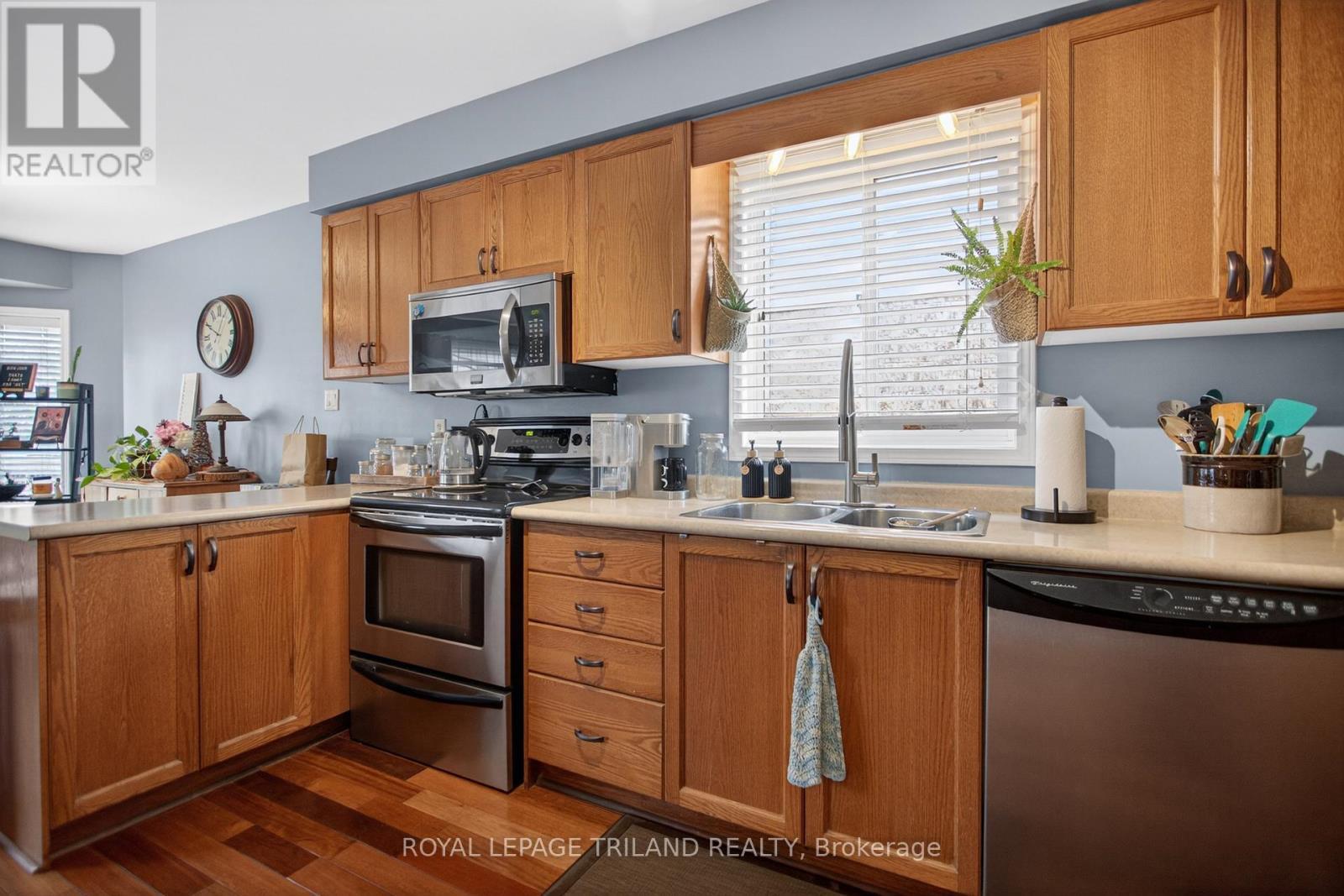 












307 JENSEN ROAD

,
London East (East D),




Ontario
N5V4X3

