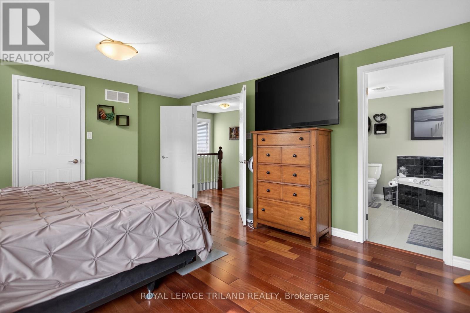 












307 JENSEN ROAD

,
London East (East D),




Ontario
N5V4X3

