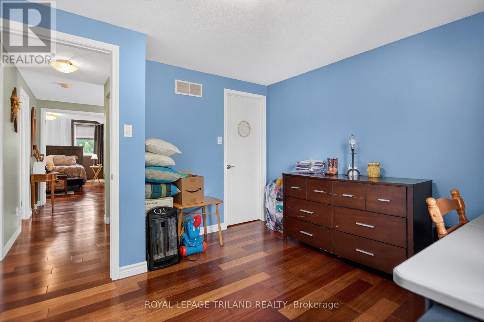












307 JENSEN ROAD

,
London East (East D),




Ontario
N5V4X3

