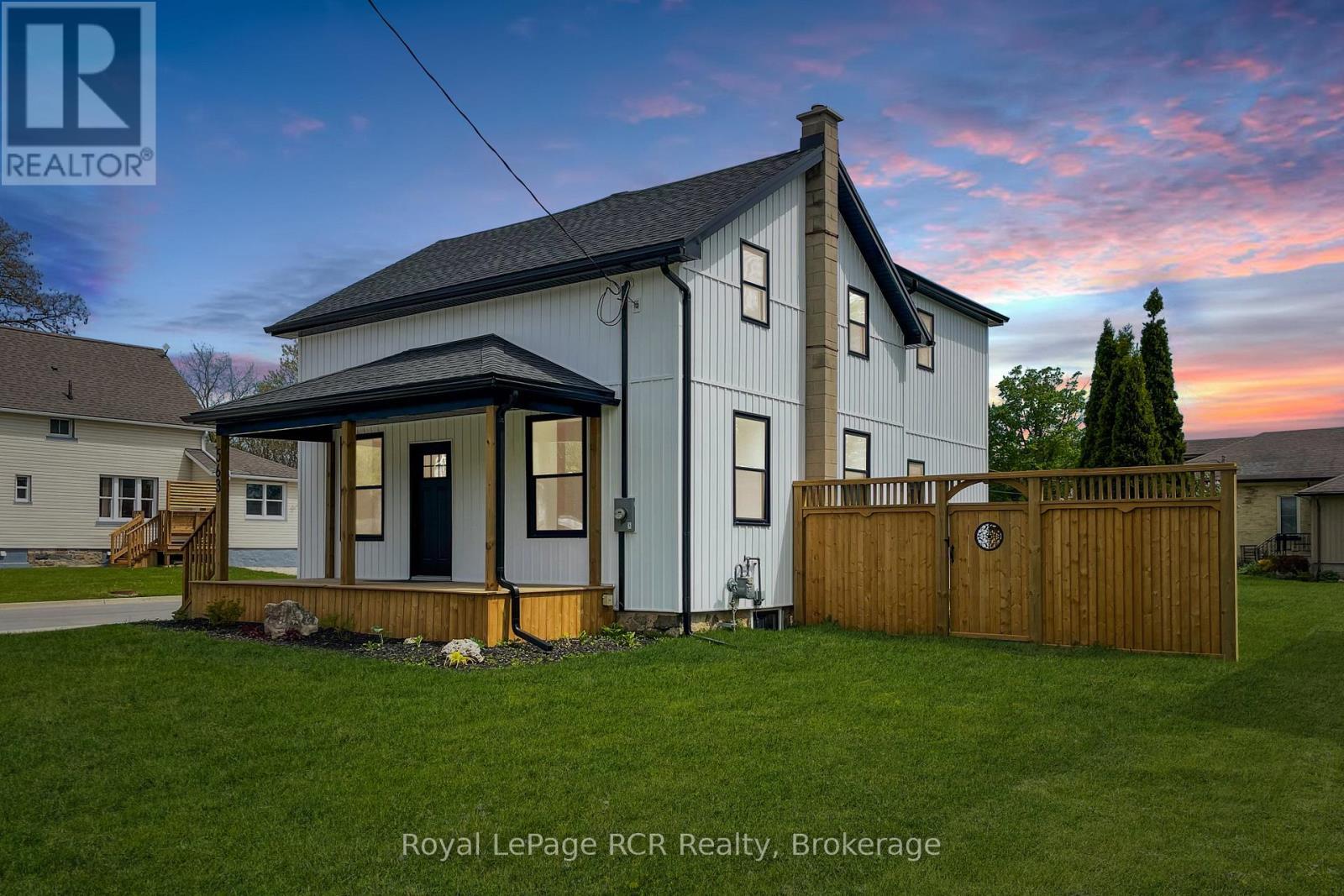 












563 7TH AVENUE

,
Hanover,




Ontario
N4N2J8

