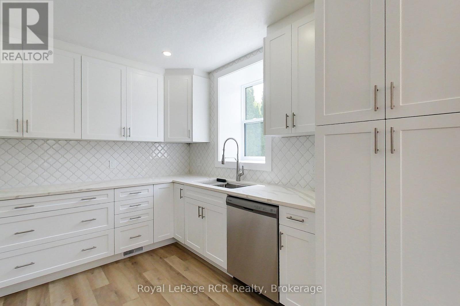 












563 7TH AVENUE

,
Hanover,




Ontario
N4N2J8


