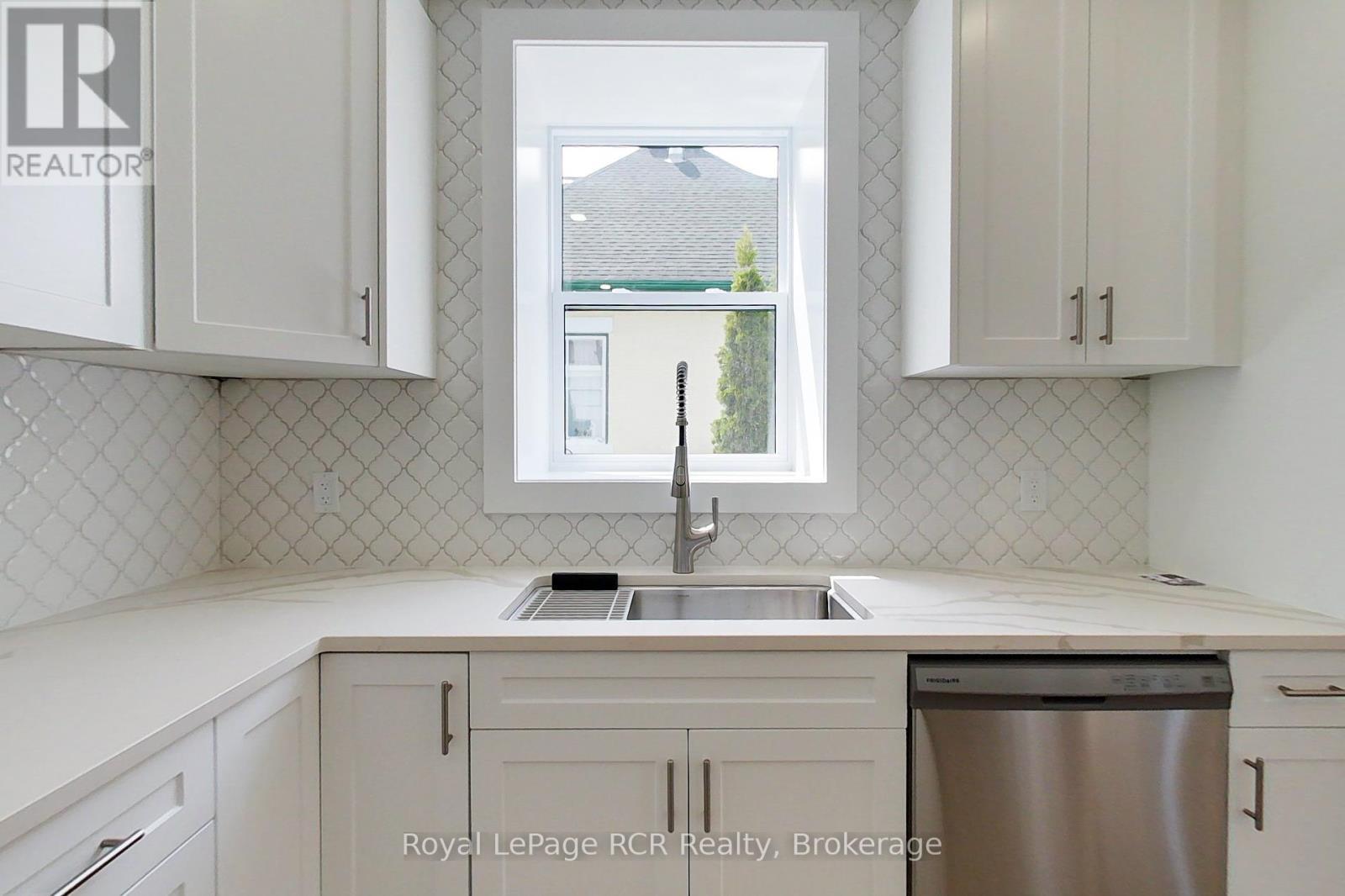 












563 7TH AVENUE

,
Hanover,




Ontario
N4N2J8

