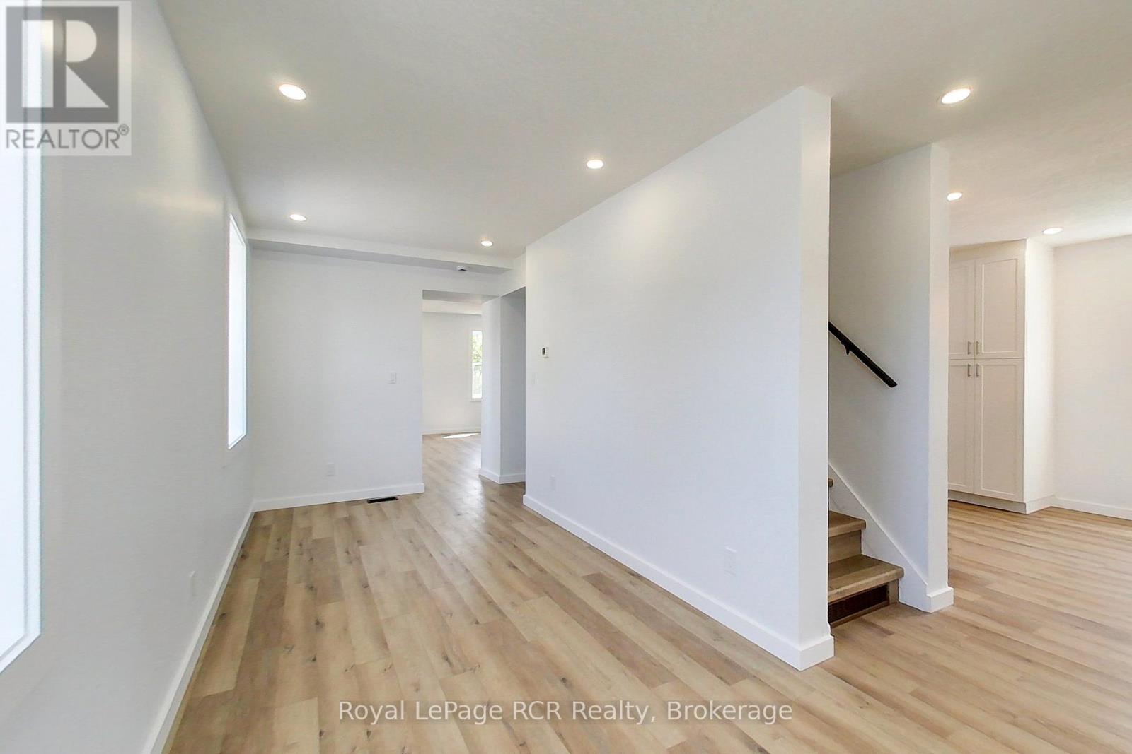 












563 7TH AVENUE

,
Hanover,




Ontario
N4N2J8

