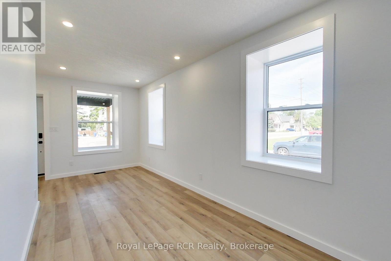 












563 7TH AVENUE

,
Hanover,




Ontario
N4N2J8

