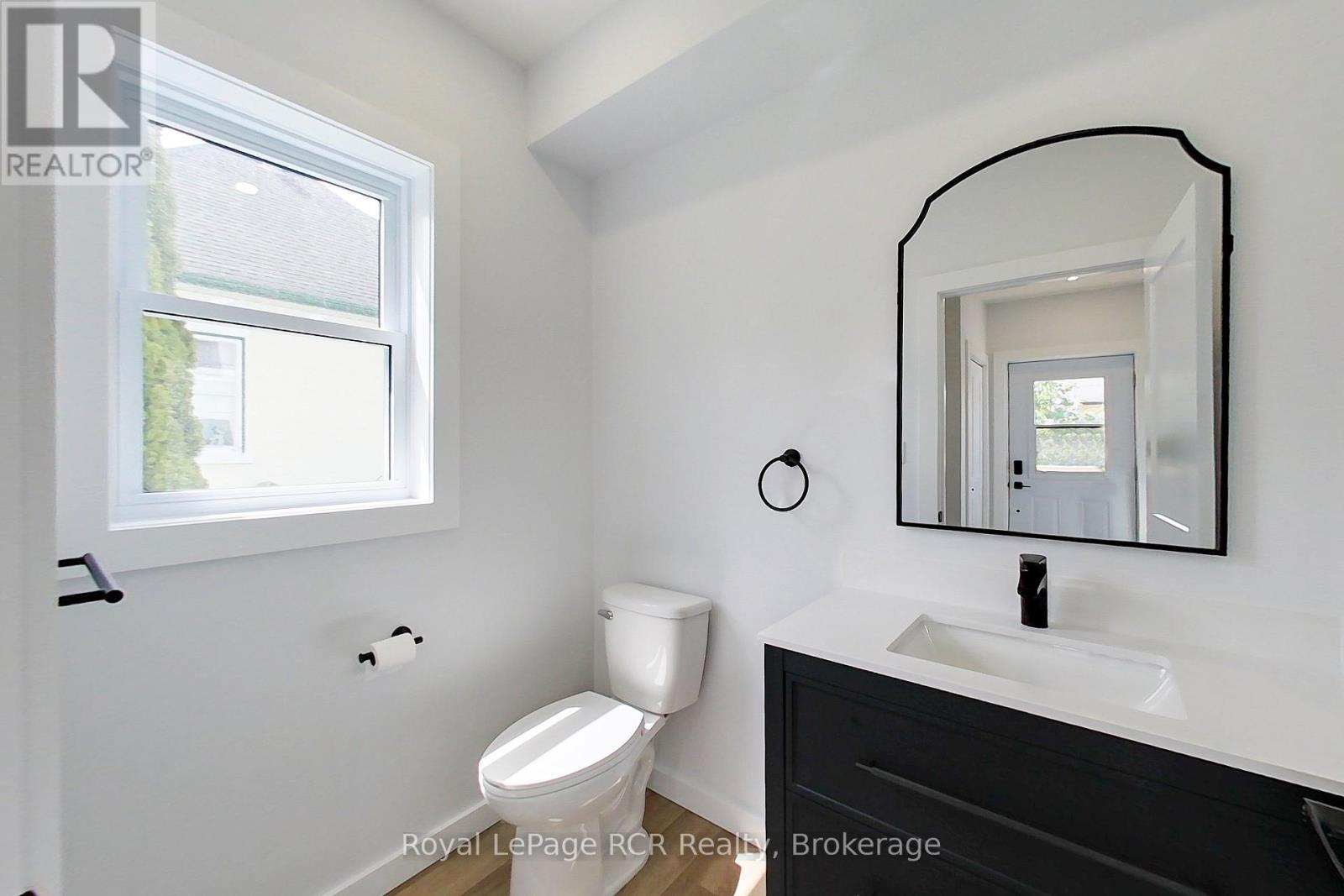 












563 7TH AVENUE

,
Hanover,




Ontario
N4N2J8

