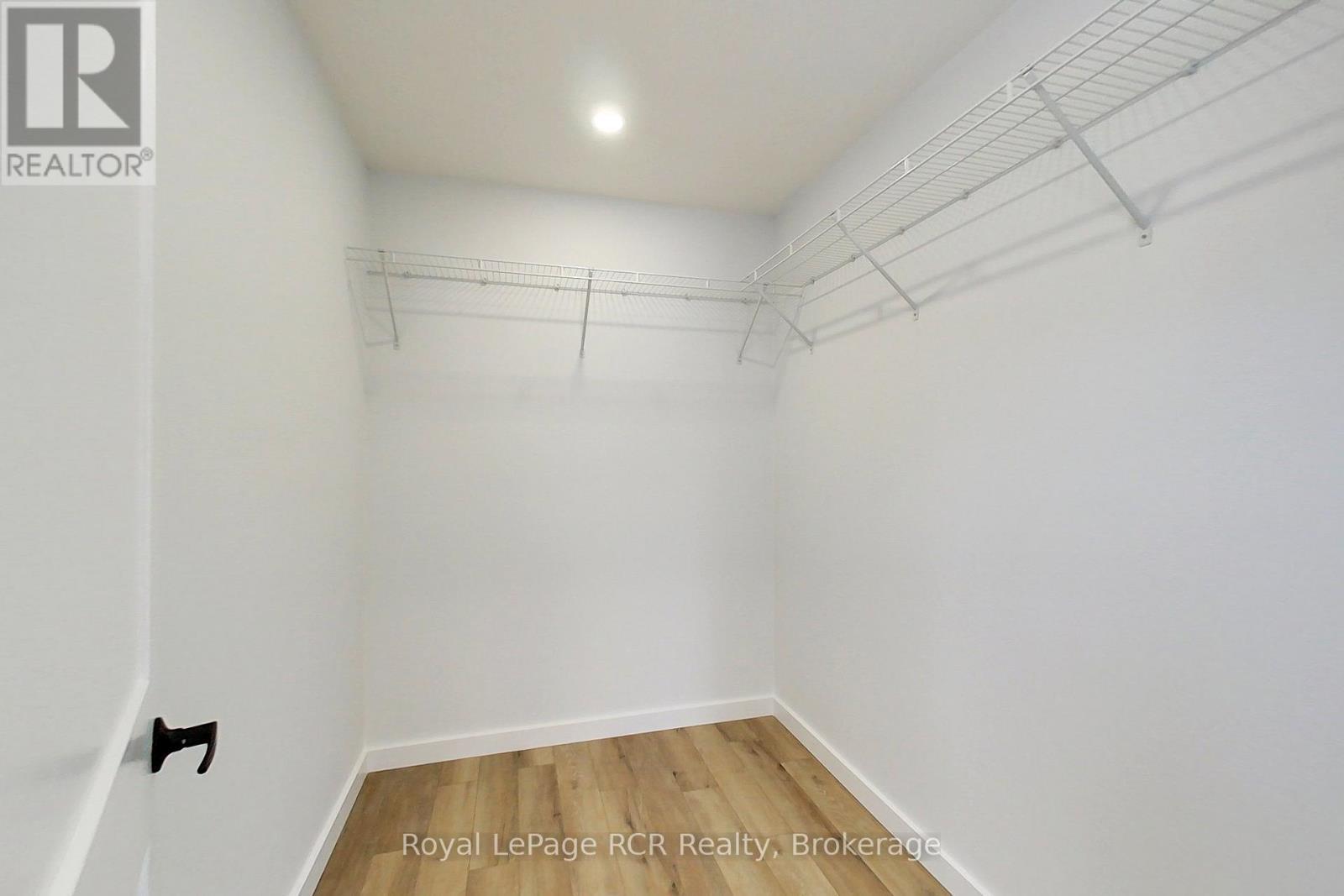 












563 7TH AVENUE

,
Hanover,




Ontario
N4N2J8

