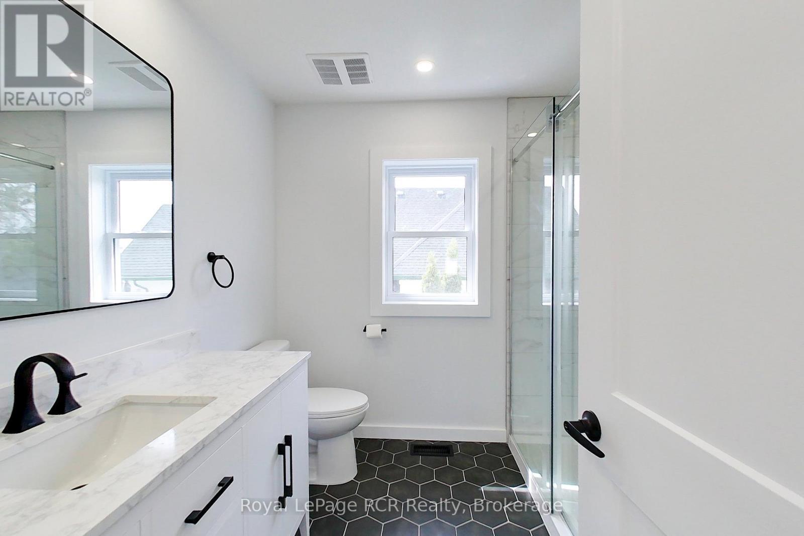 












563 7TH AVENUE

,
Hanover,




Ontario
N4N2J8

