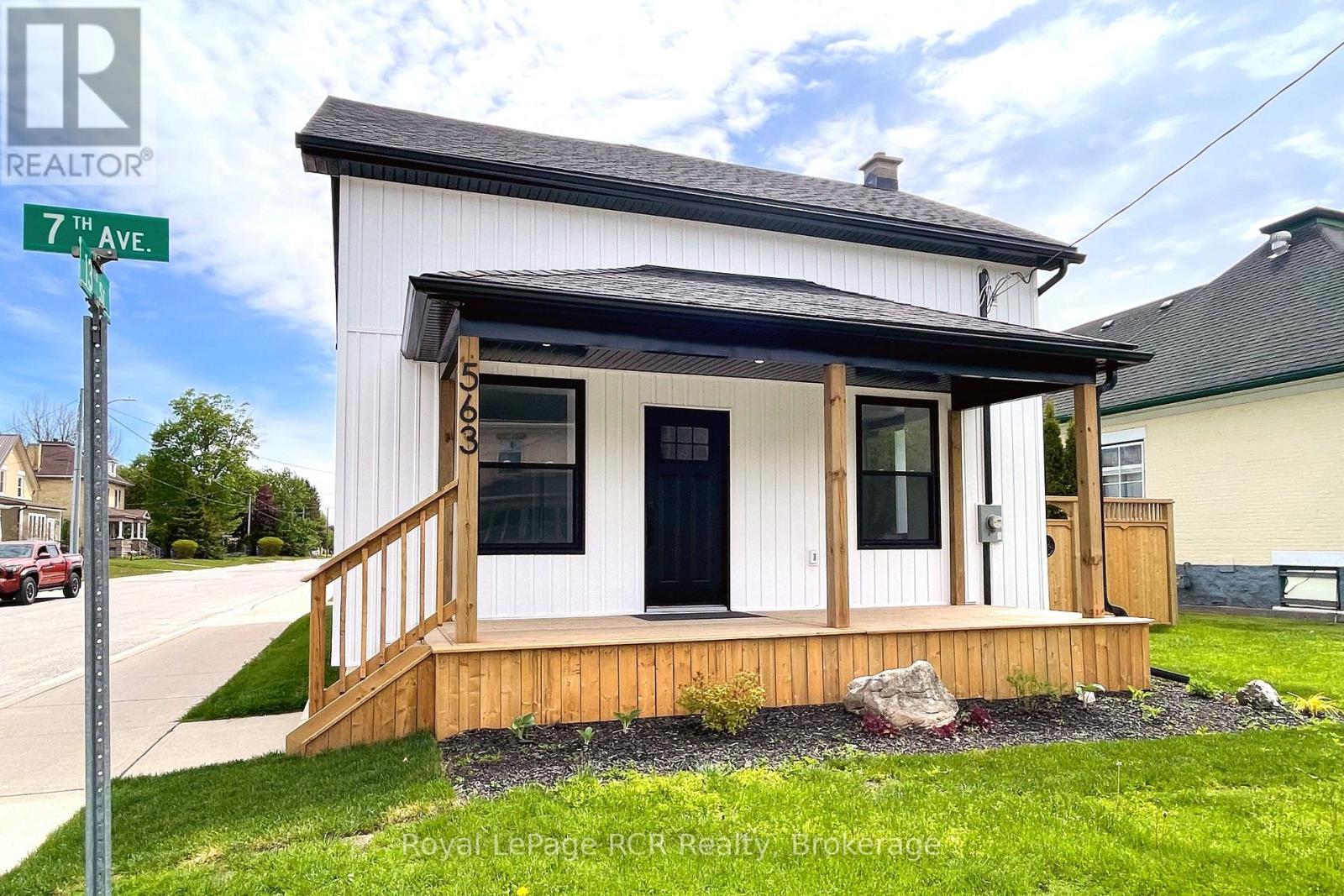 












563 7TH AVENUE

,
Hanover,




Ontario
N4N2J8

