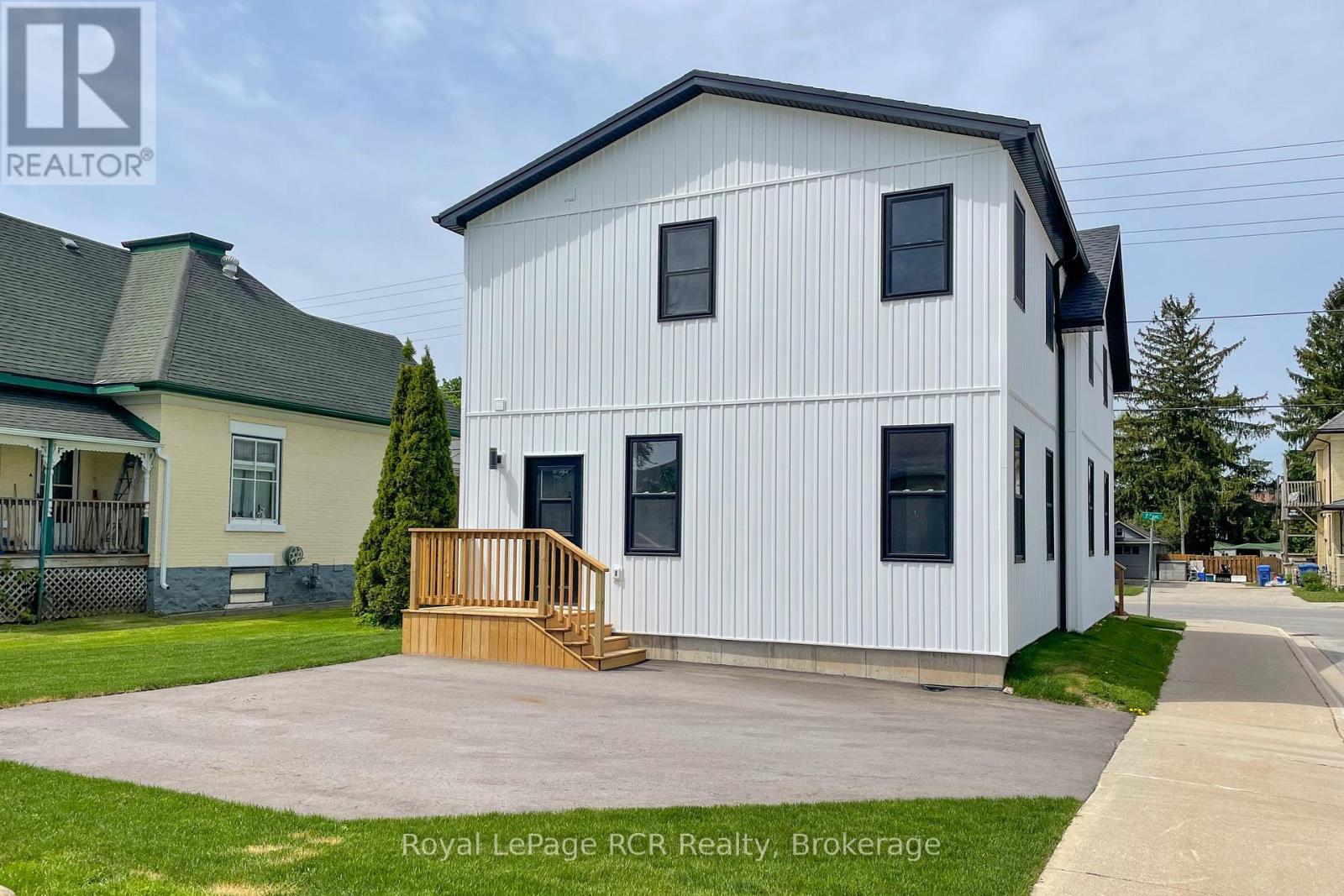 












563 7TH AVENUE

,
Hanover,




Ontario
N4N2J8

