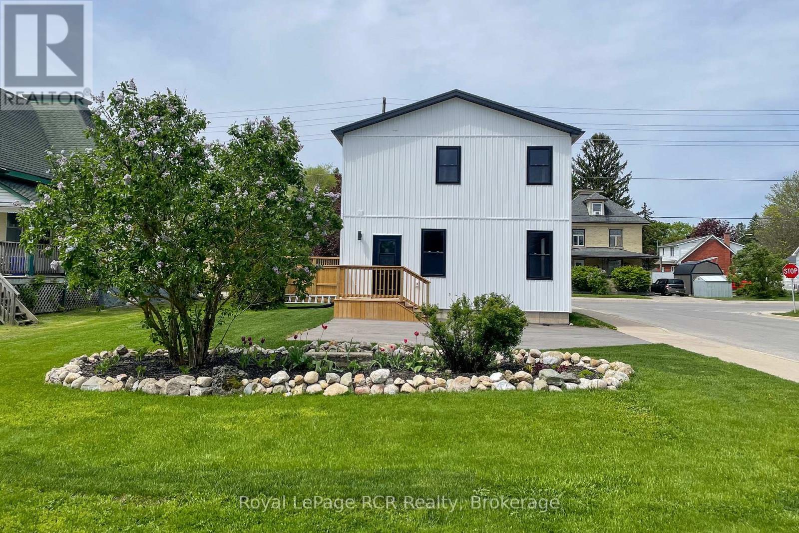 












563 7TH AVENUE

,
Hanover,




Ontario
N4N2J8

