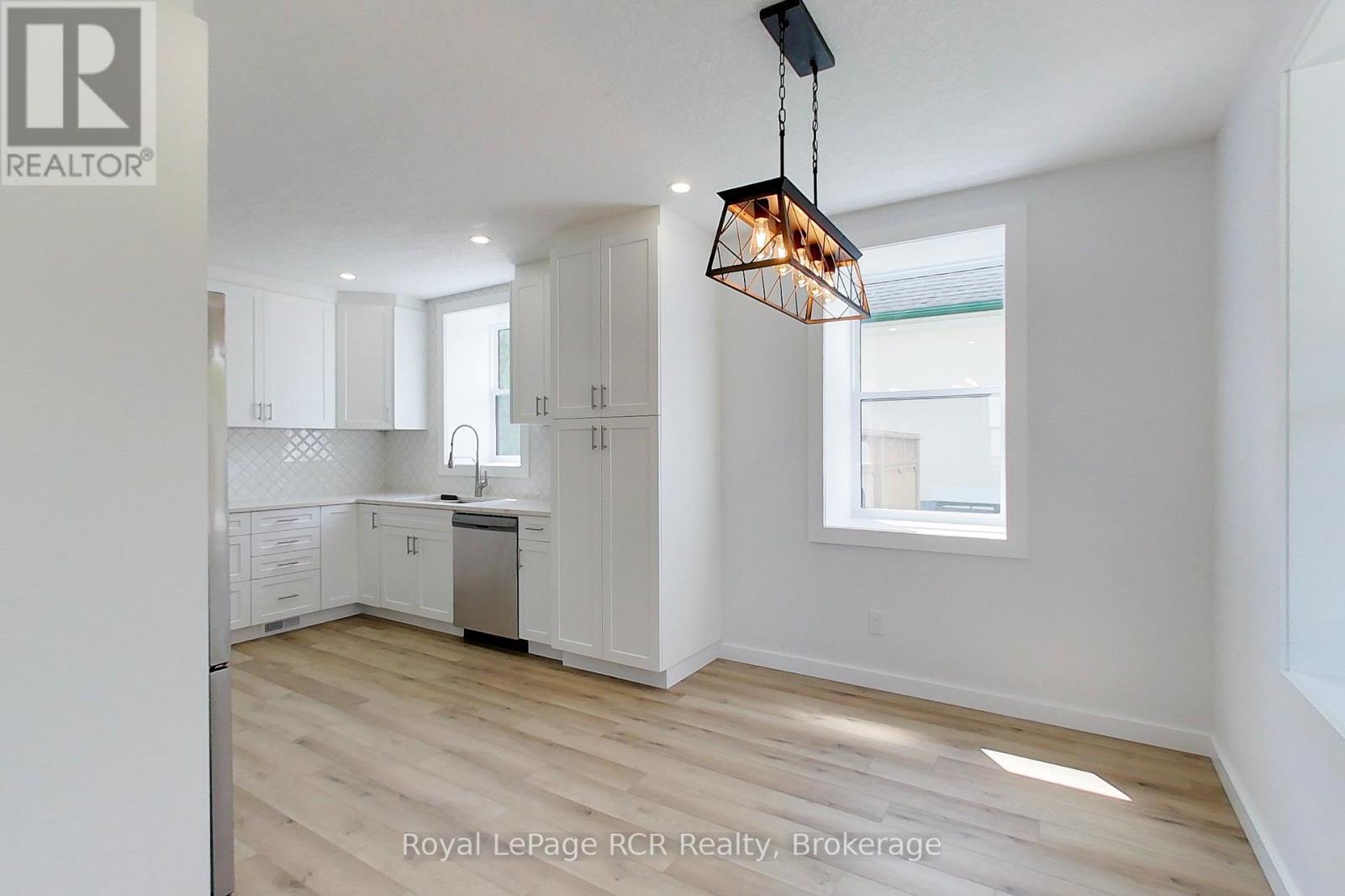 












563 7TH AVENUE

,
Hanover,




Ontario
N4N2J8

