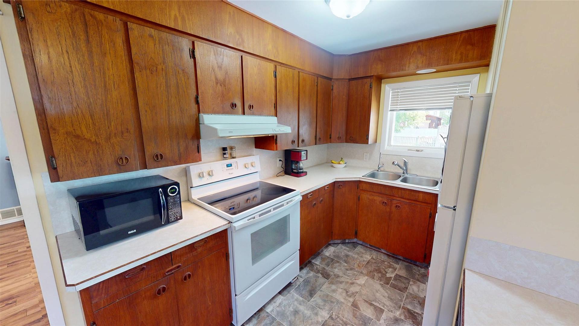 









224


4th

Avenue,
Cranbrook,




BC
V1C 2E3

