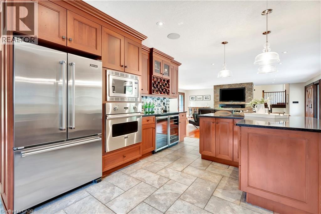 












11 MAPLE HILL Drive

,
Kitchener,




Ontario
N2M2R7

