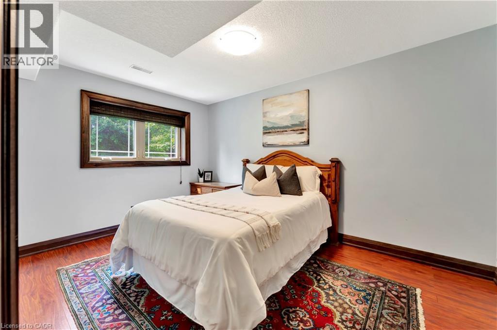 












11 MAPLE HILL Drive

,
Kitchener,




Ontario
N2M2R7

