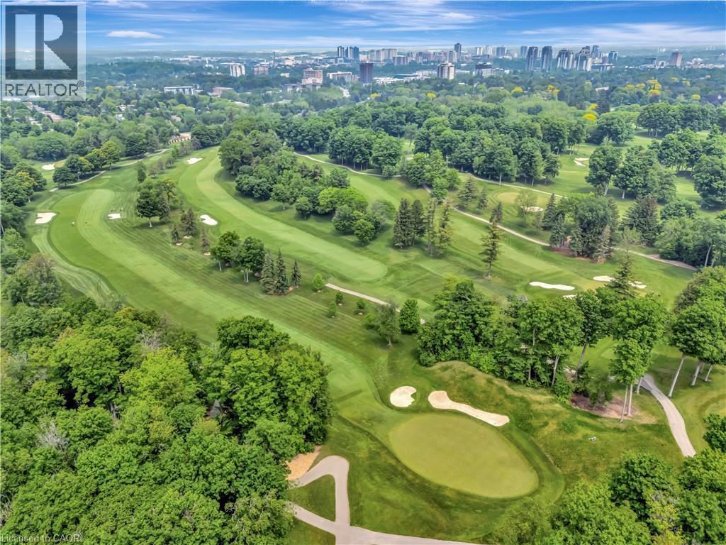 












11 MAPLE HILL Drive

,
Kitchener,




Ontario
N2M2R7

