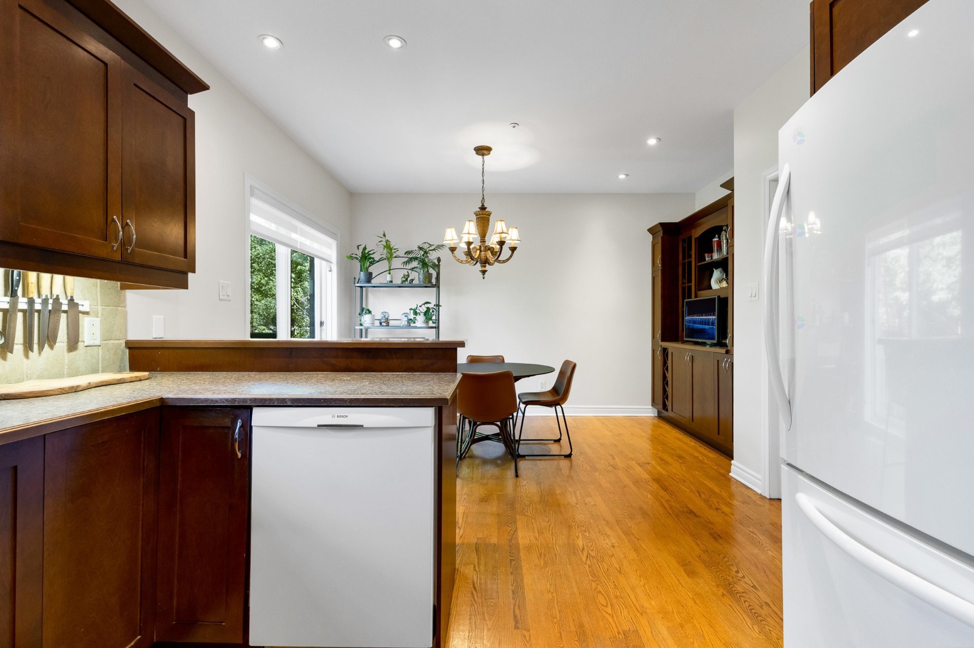 









6710A


Ch. Wallenberg

,
Côte-Saint-Luc,




QC
H4W3K8

