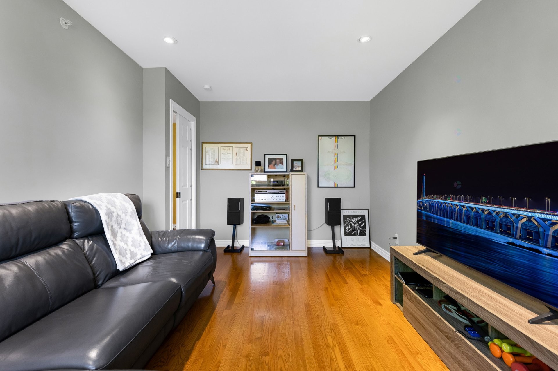 









6710A


Ch. Wallenberg

,
Côte-Saint-Luc,




QC
H4W3K8

