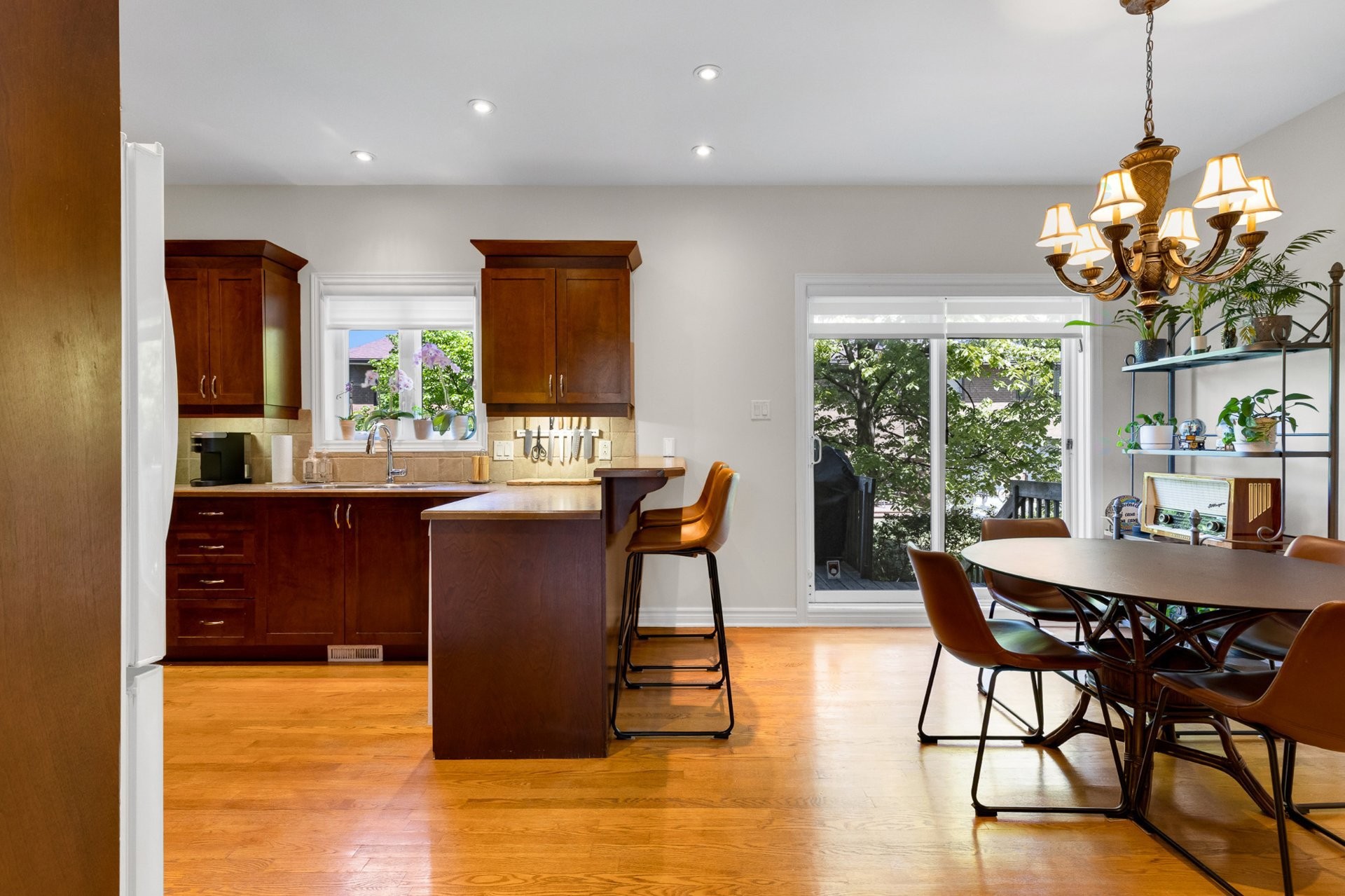









6710A


Ch. Wallenberg

,
Côte-Saint-Luc,




QC
H4W3K8

