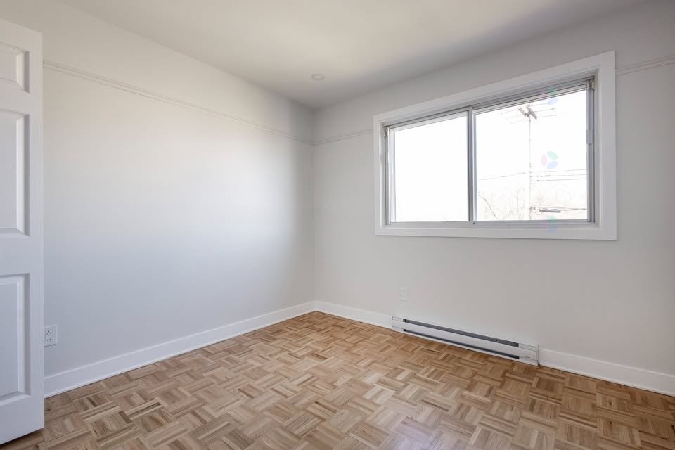 









12404


Rue Ferdinand-Bastien

,
Montréal (Rivière-des-Prairies/Pointe-aux-Trembles),




QC
H1C2A7


