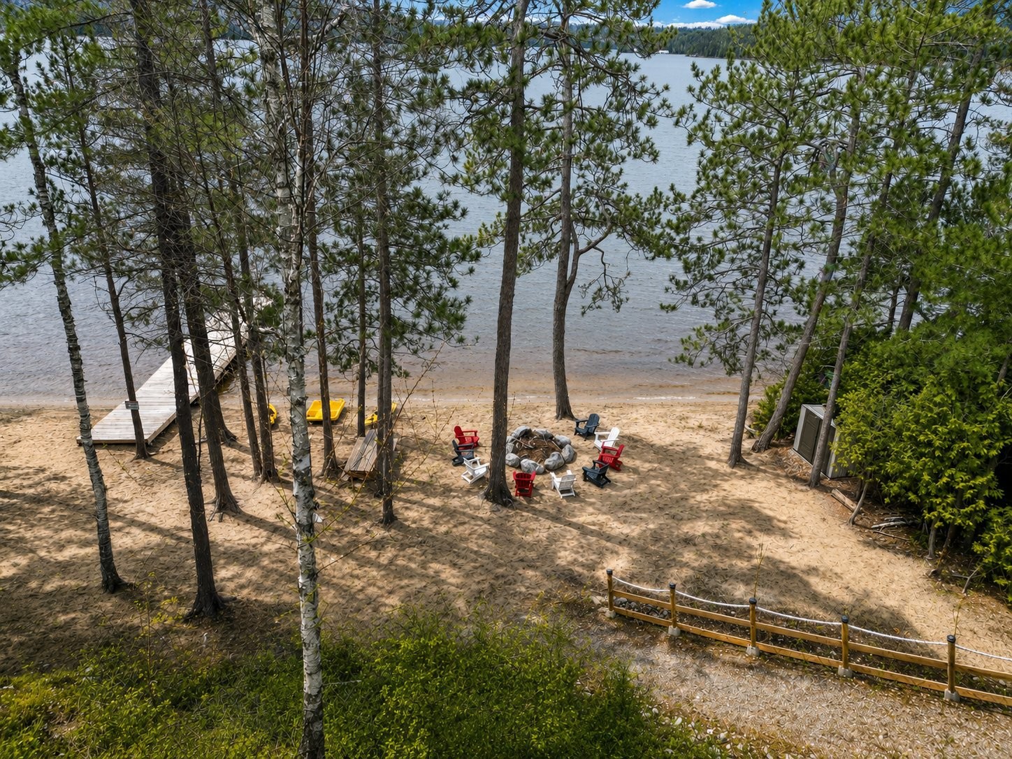 









5063


Ch. de la Baie-Thompson

,
Témiscaming,




QC
J0Z3R0

