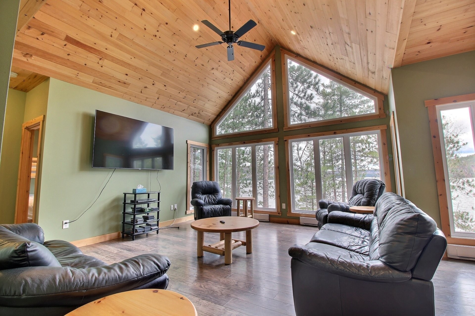 









5063


Ch. de la Baie-Thompson

,
Témiscaming,




QC
J0Z3R0

