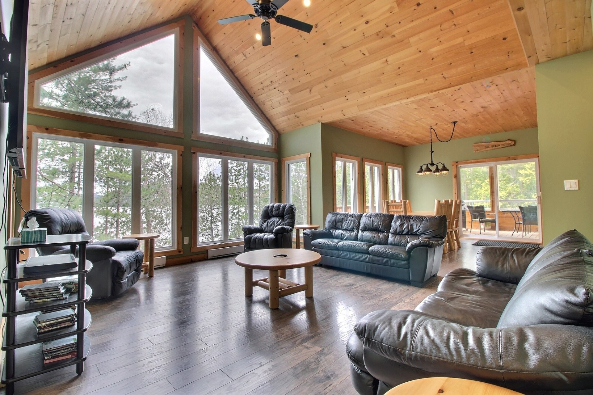 









5063


Ch. de la Baie-Thompson

,
Témiscaming,




QC
J0Z3R0

