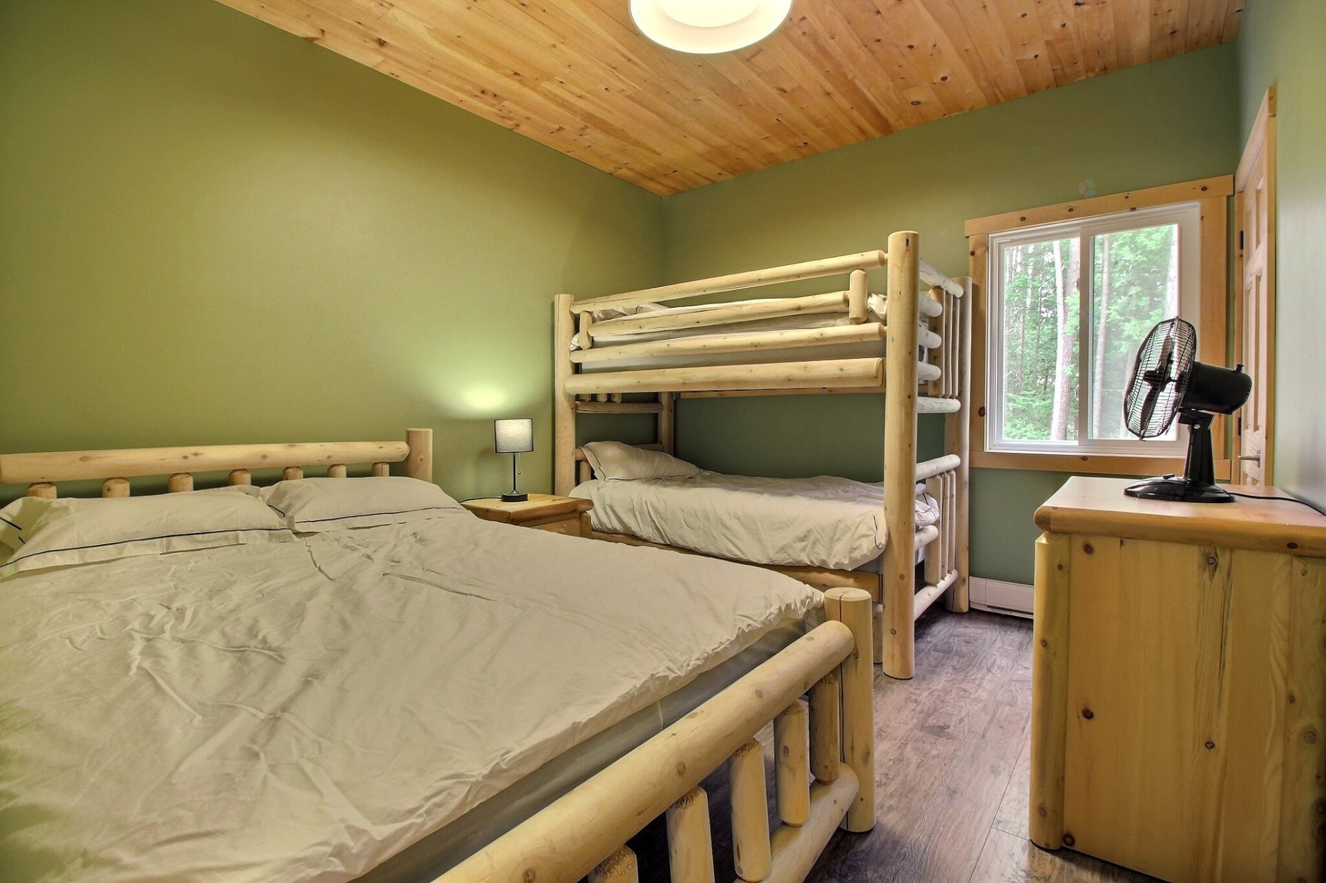 









5063


Ch. de la Baie-Thompson

,
Témiscaming,




QC
J0Z3R0

