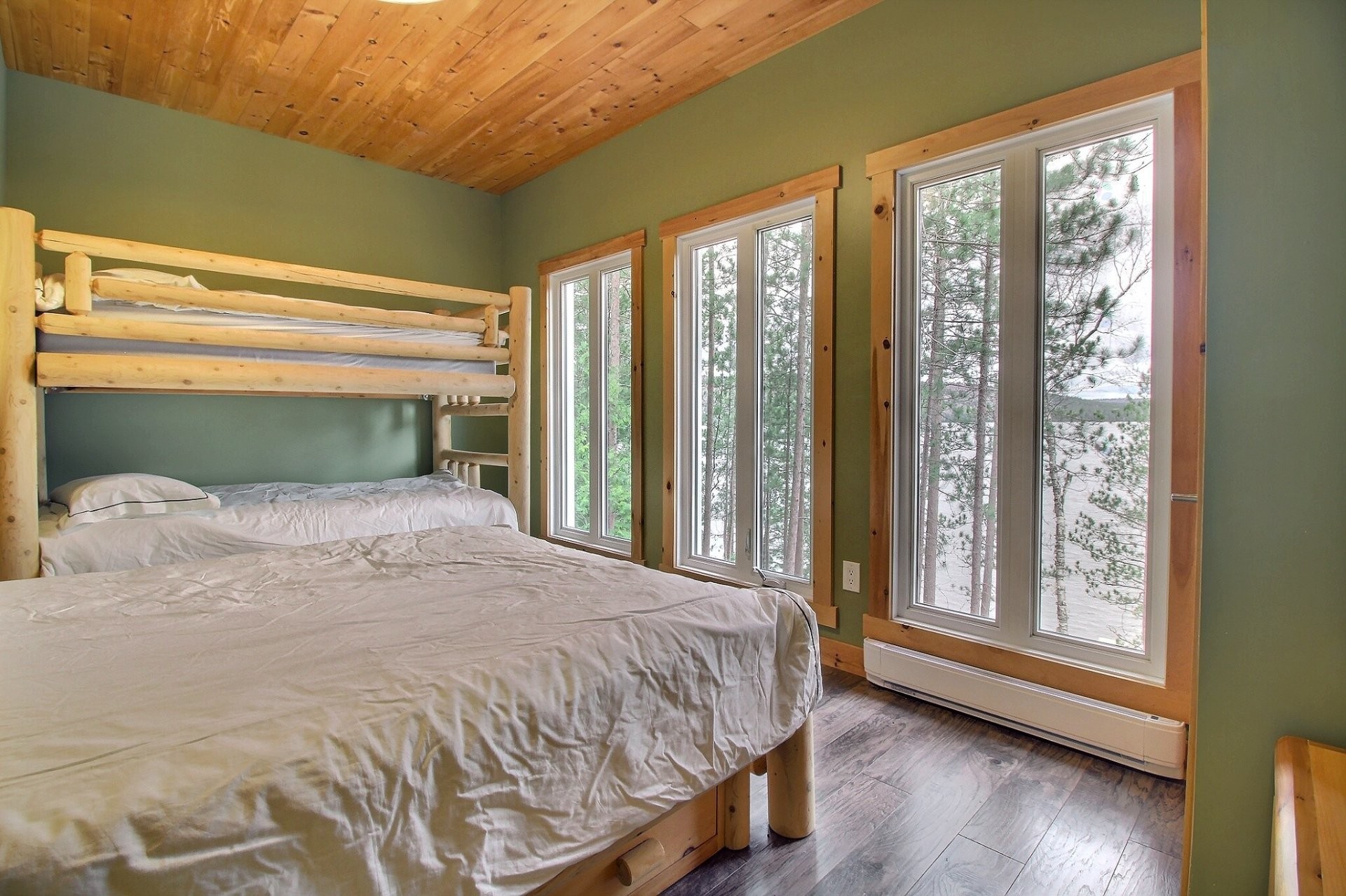 









5063


Ch. de la Baie-Thompson

,
Témiscaming,




QC
J0Z3R0

