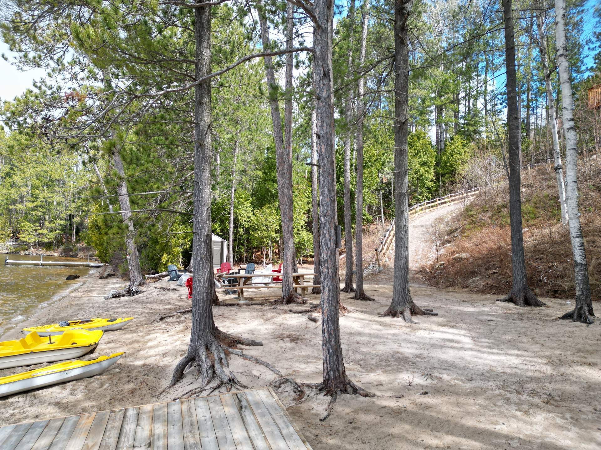 









5063


Ch. de la Baie-Thompson

,
Témiscaming,




QC
J0Z3R0

