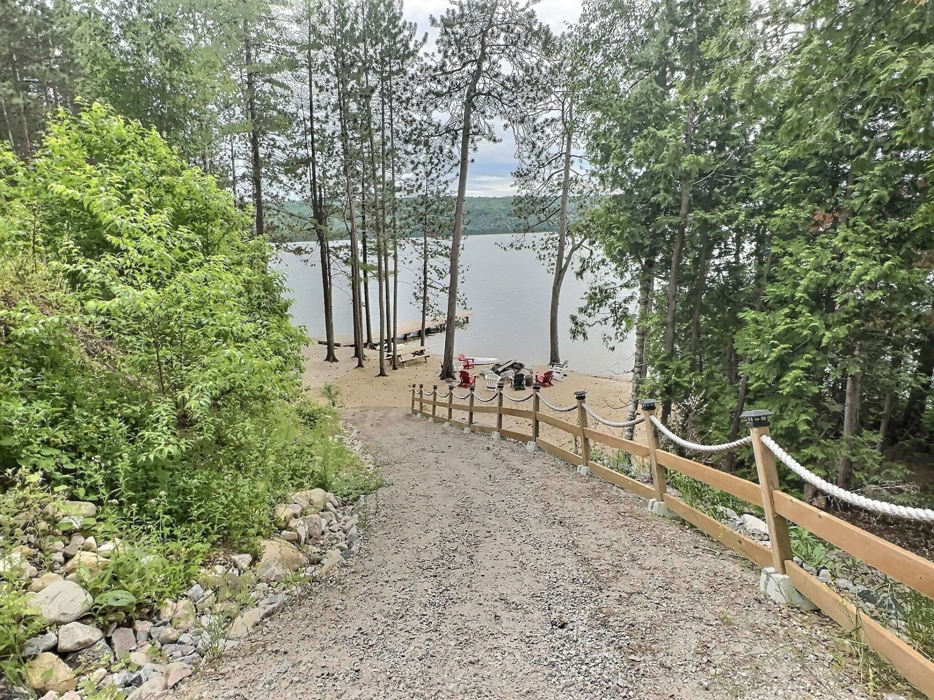 









5063


Ch. de la Baie-Thompson

,
Témiscaming,




QC
J0Z3R0

