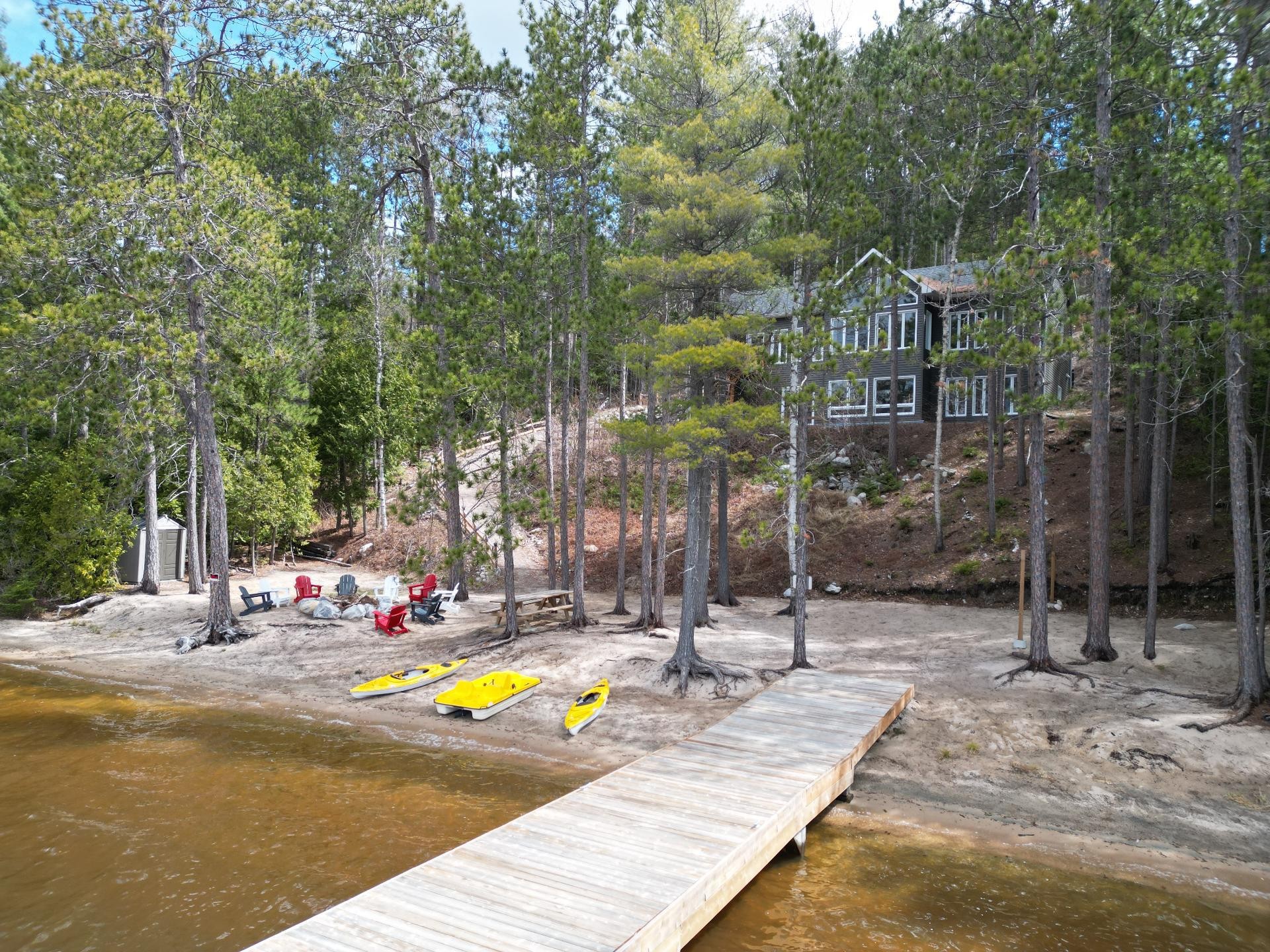 









5063


Ch. de la Baie-Thompson

,
Témiscaming,




QC
J0Z3R0

