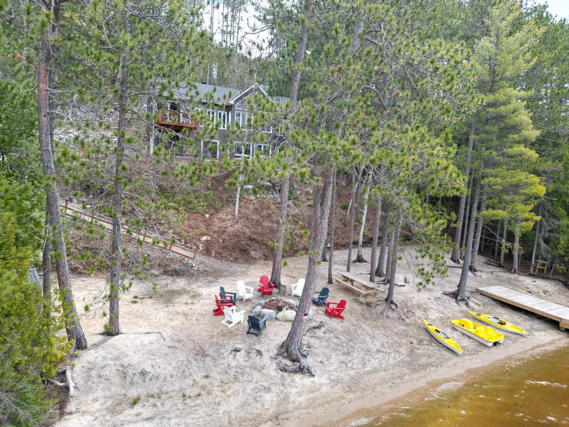 









5063


Ch. de la Baie-Thompson

,
Témiscaming,




QC
J0Z3R0


