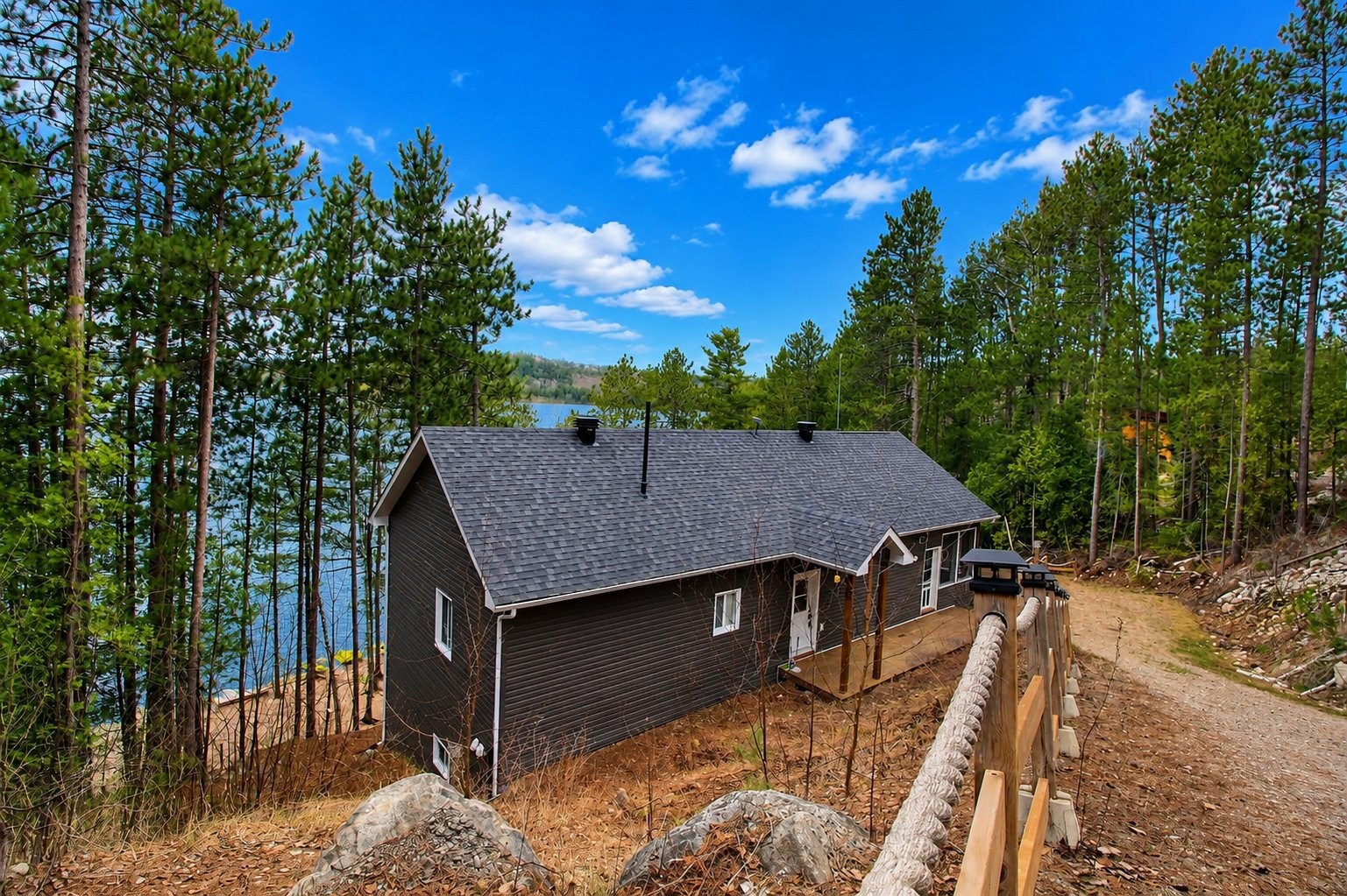 









5063


Ch. de la Baie-Thompson

,
Témiscaming,




QC
J0Z3R0

